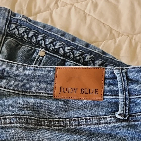 Judy Blue High Rise/Wide Leg Capris w/ Braid Design  18 W - Picture 6 of 12